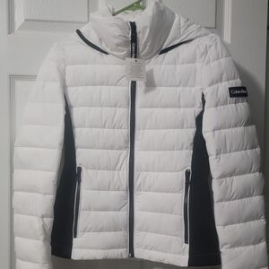 Calvin Klein Woman's Puffer Jacket in White and Black